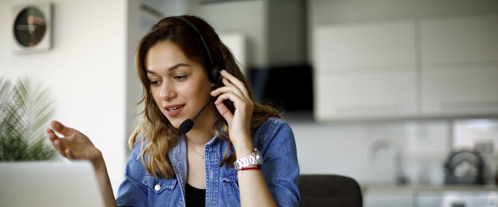 What skills do you need to be a customer service agent?