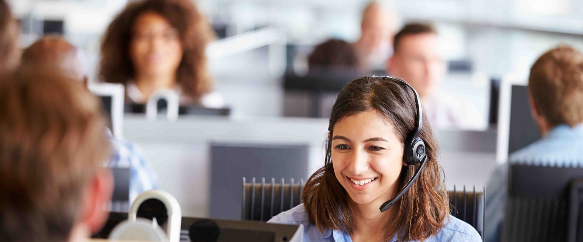 Factors to Consider When Deciding Between In-House and Outsourced Call Centers