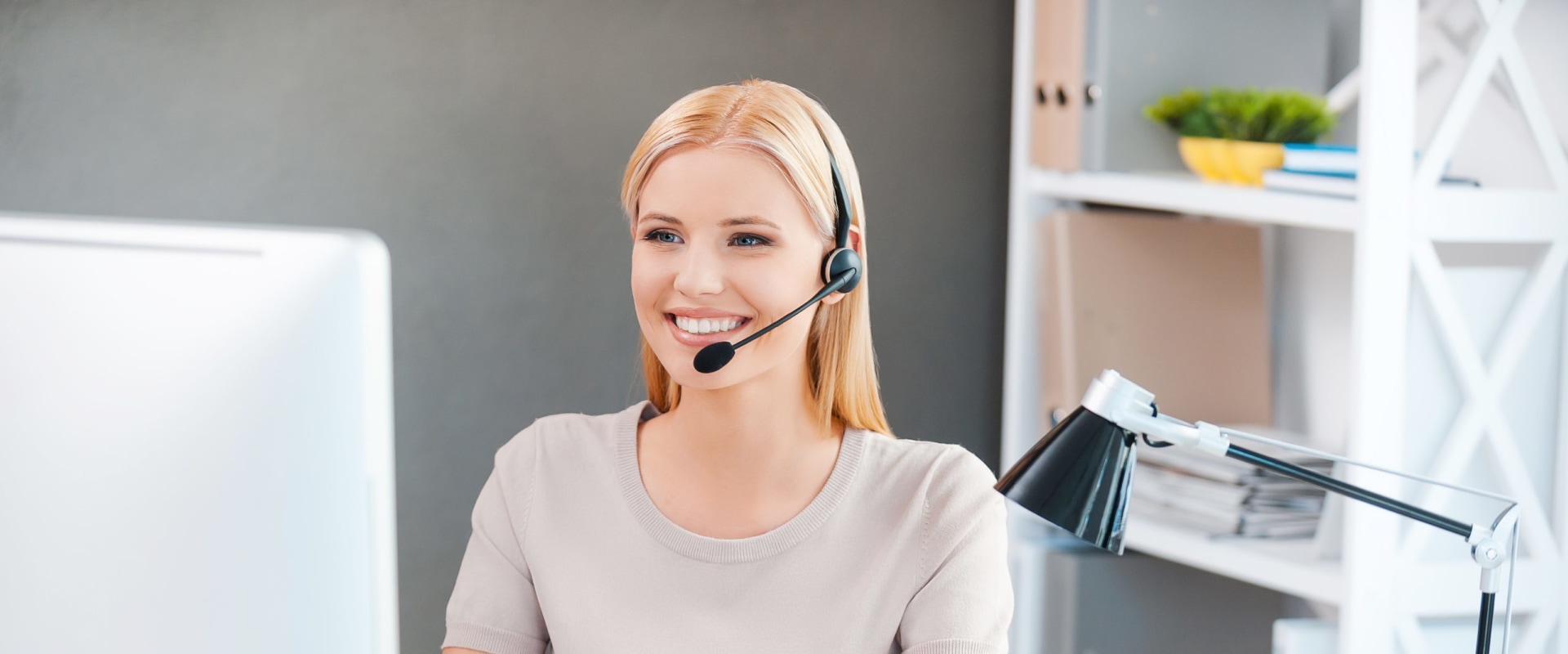 What are the minimum requirements for a call center?