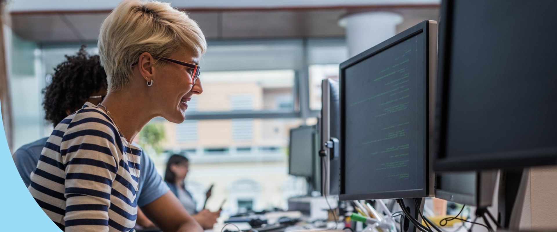 What is the highest paying job in customer service?