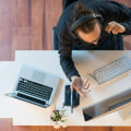 What are the objectives of customer service?