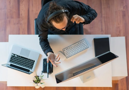 What are the objectives of customer service?
